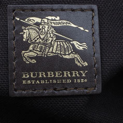 Wie man einen Burberry